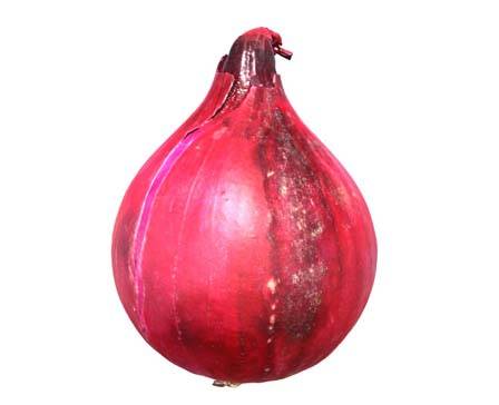 Red onion by Lassi Kaukonen